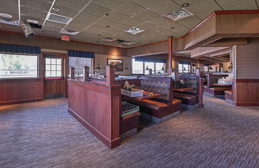 More Photos Of 2675 32nd Ave S, Grand Forks Restaurant For Sale