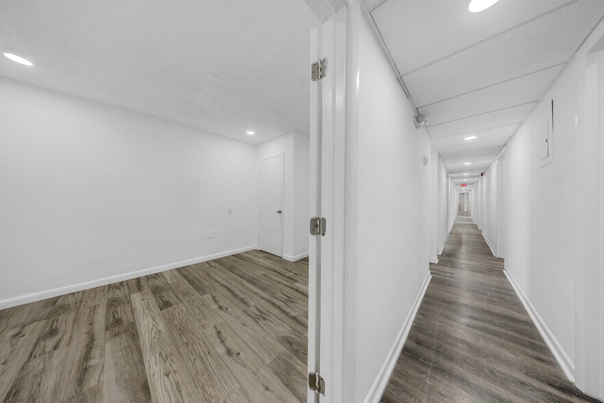 More Photos Of 7550 W 2nd Ct, Hialeah Warehouse For Lease