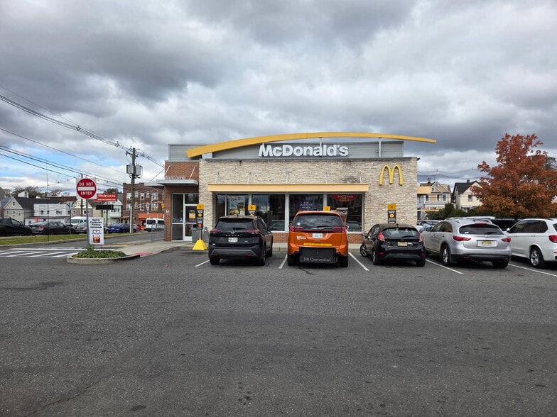 More Photos Of 90 Dayton Ave, Passaic Freestanding For Lease