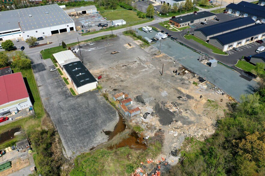 More Photos Of 9 Bellecor Dr, New Castle Warehouse For Lease