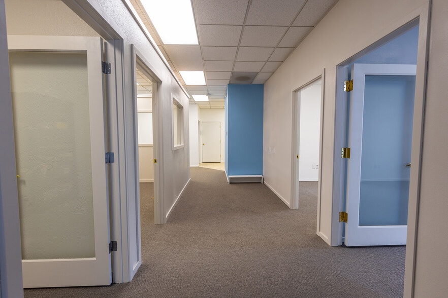 More Photos Of 2929 5th Ave Ne, Puyallup Office For Sale