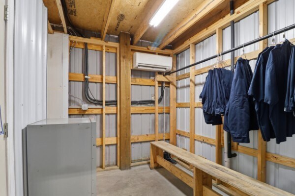 More Photos Of 1018 Abiff Rd, Bon Aqua Service For Sale