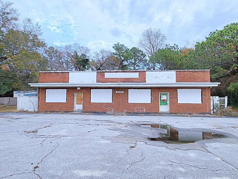 Primary Photo Of 3737 Boone Trl, Fayetteville Convenience Store For Sale