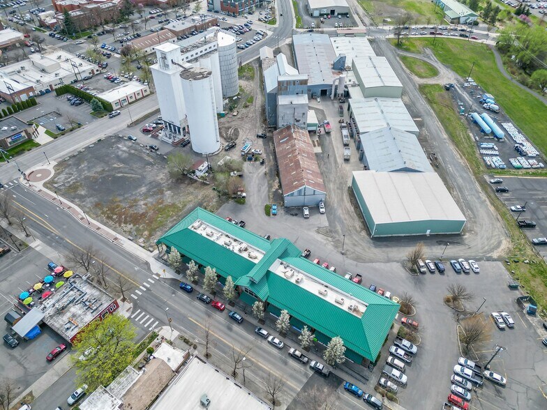 More Photos Of 317 W 6th St, Moscow Storefront Retail Office For Lease