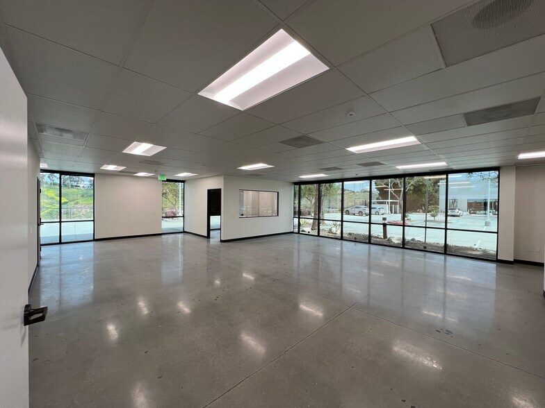 More Photos Of 7098 Miratech Dr, San Diego Research And Development For Lease