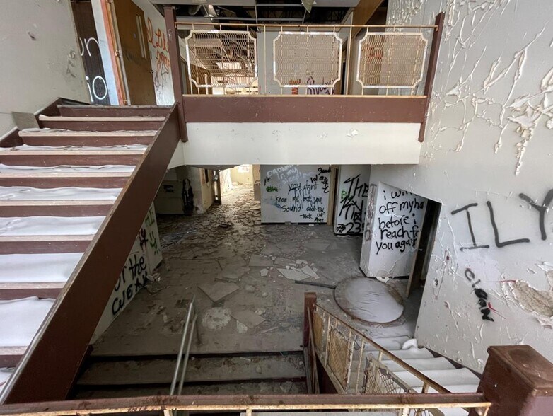 More Photos Of 335 W 14th St, Anderson Religious Facility For Sale