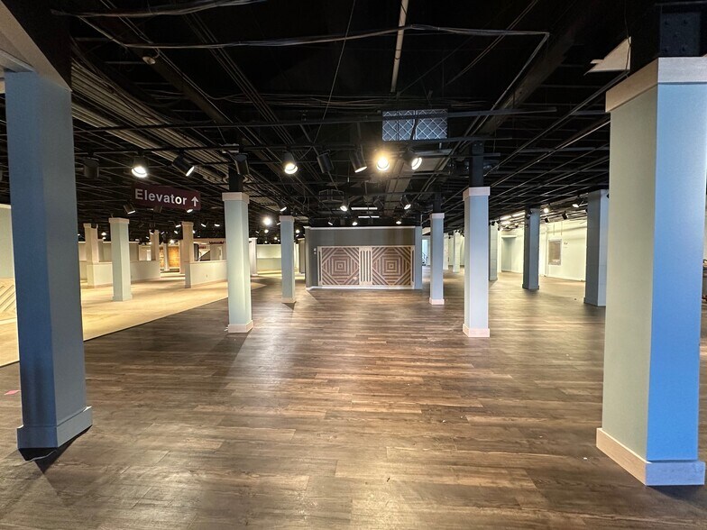 More Photos Of 725 Southbridge St, Worcester Warehouse For Lease