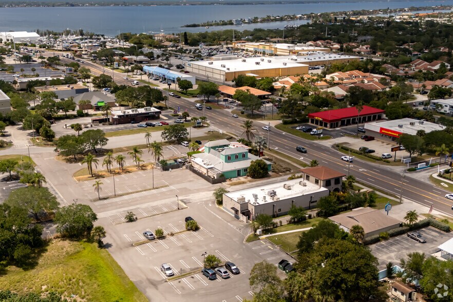 More Photos Of 425 E Eau Gallie Blvd, Satellite Beach Restaurant For Lease