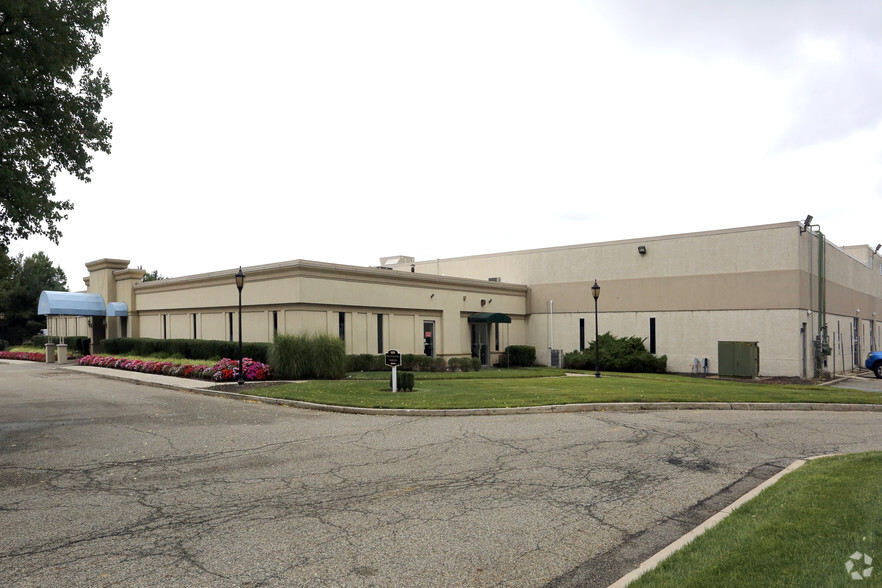 Primary Photo Of 135 Raritan Center Pky, Edison Light Distribution For Lease