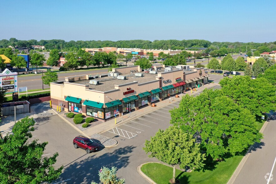 More Photos Of 957-971 E County Road E, Vadnais Heights General Retail For Lease