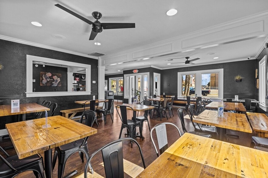 More Photos Of 615 N Sam Houston Ave, Odessa Restaurant For Sale