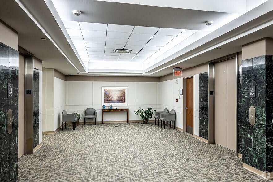 More Photos Of 5700 Broadmoor St, Mission Office For Lease