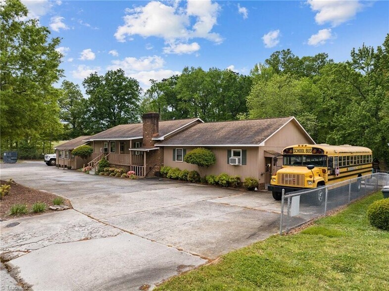 More Photos Of 1501 Upland Dr, Greensboro Office For Sale