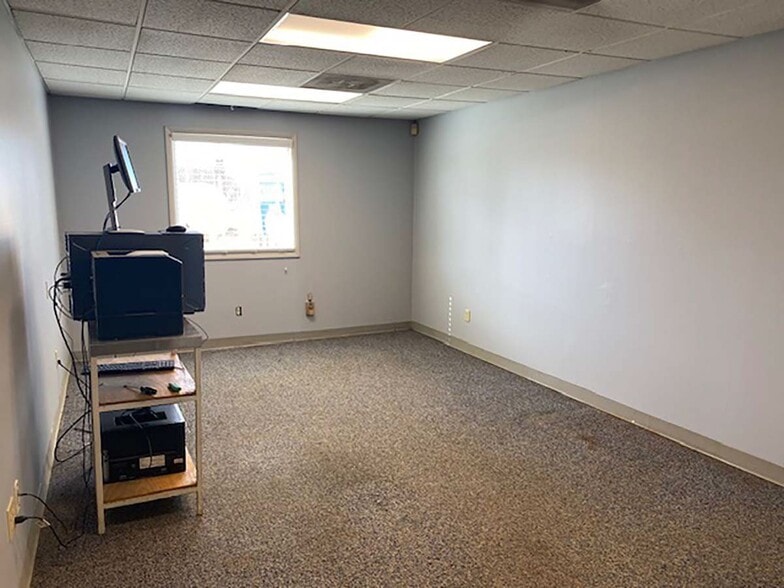 More Photos Of 2415 S Byrne Rd, Toledo Showroom For Sale