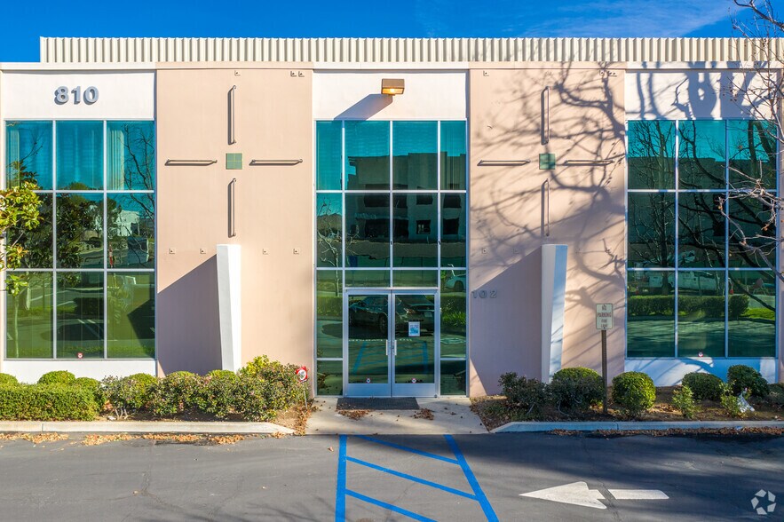 More Photos Of 810 Lawrence Dr, Thousand Oaks Research And Development For Lease