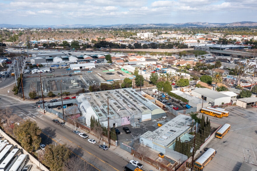 More Photos Of 800-808 E Washington Ave, Santa Ana Warehouse For Lease