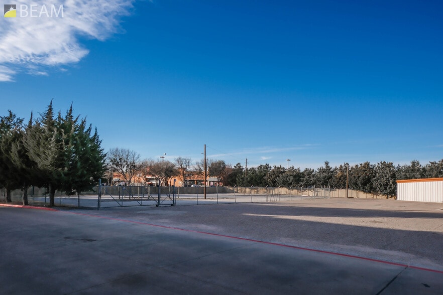 More Photos Of 2004 W University Dr, McKinney Freestanding For Sale