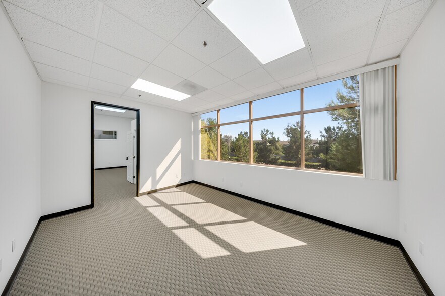More Photos Of 67 Peters Canyon Rd, Irvine Business Park For Sale