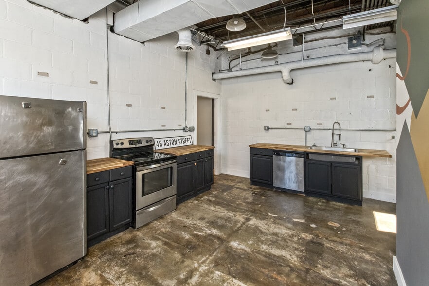 More Photos Of 46 Aston St, Asheville Light Manufacturing For Lease