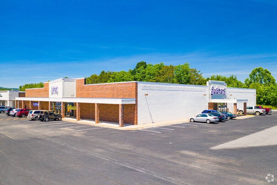 More Photos Of 744-766 N Lee Hwy, Lexington Unknown For Lease