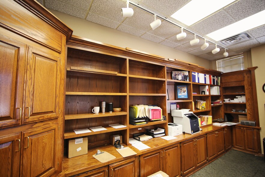 More Photos Of 923 N Robinson Ave, Oklahoma City Office For Lease