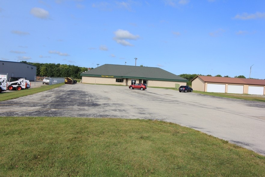 More Photos Of 1358 Mid Valley Dr, De Pere Freestanding For Lease