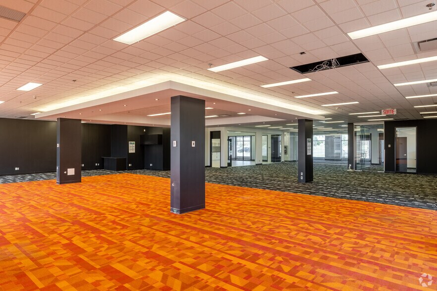 More Photos Of 4255 Boul Lapinière, Brossard Office For Lease