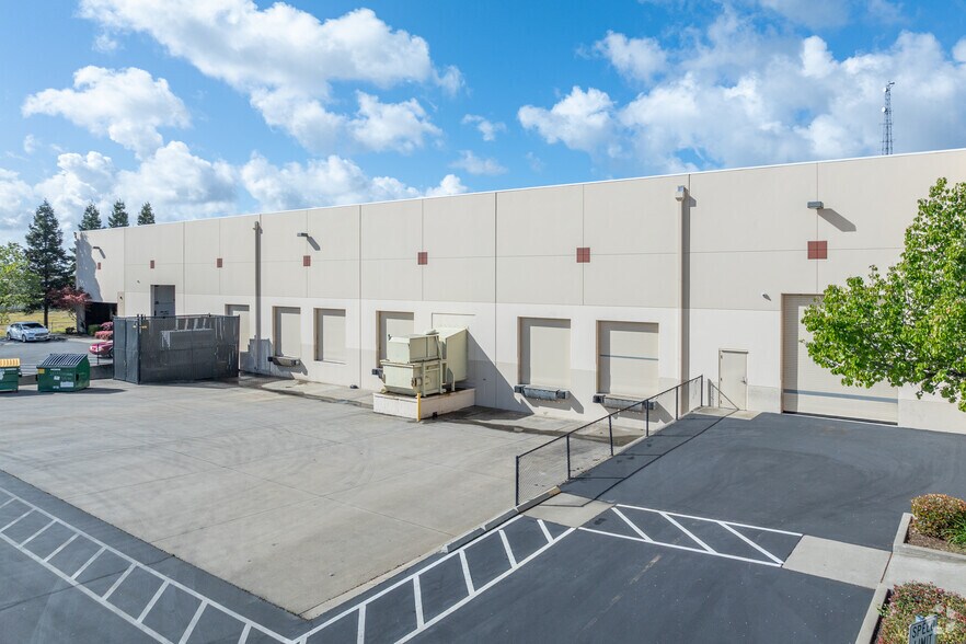 More Photos Of 2934 Ramona Ave, Sacramento Warehouse For Lease