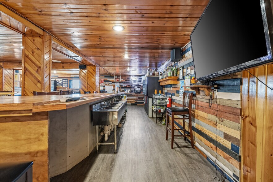 More Photos Of 504 Milwaukee St, Lomira Flex For Sale