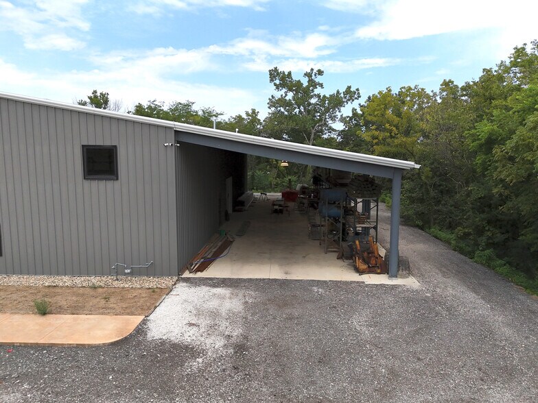 More Photos Of 955 SE AA Hwy, Blue Springs Industrial For Lease