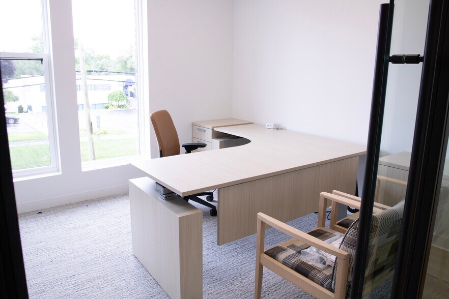 More Photos Of 27 S Squirrel Rd, Auburn Hills Coworking Space