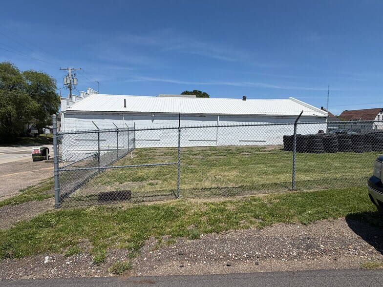 More Photos Of 1306 Harrisburg Rd NE, Canton Warehouse For Sale