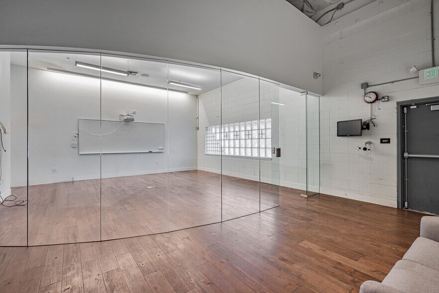 More Photos Of 1320-1326 9th St, Berkeley Warehouse For Sale