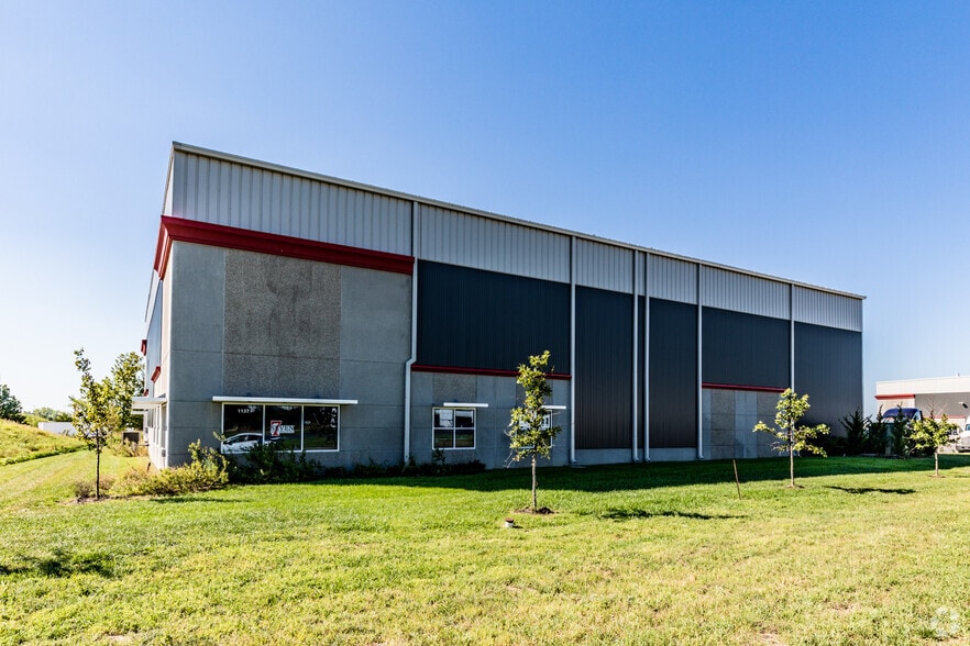 More Photos Of 1137 W Pittman St, Olathe Industrial For Lease