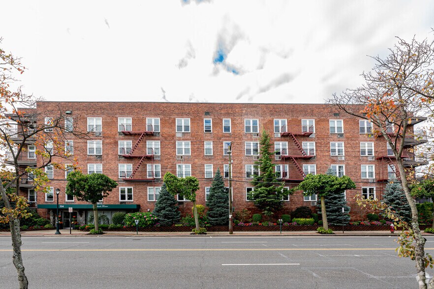 Primary Photo Of 504 Merrick Rd, Lynbrook Apartments For Sale