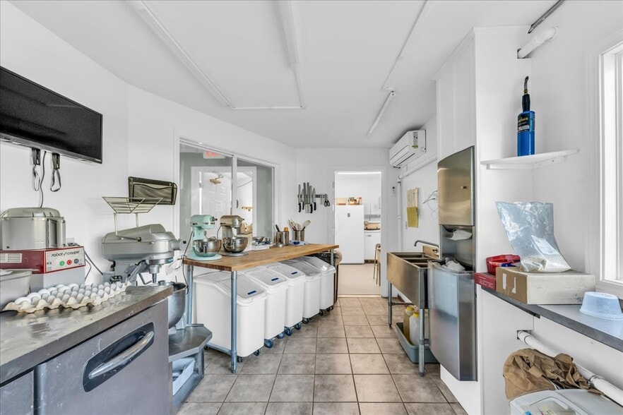 More Photos Of 357 W Main St, Searsport Freestanding For Sale