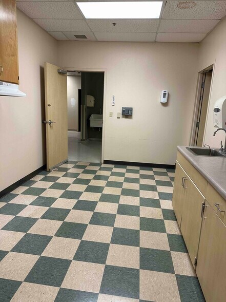More Photos Of 150 Tompkins St, Heflin Medical For Lease