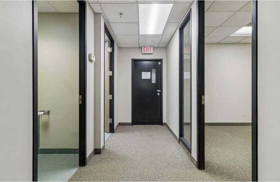 More Photos Of 242 Applewood Cres, Vaughan Light Manufacturing For Sale