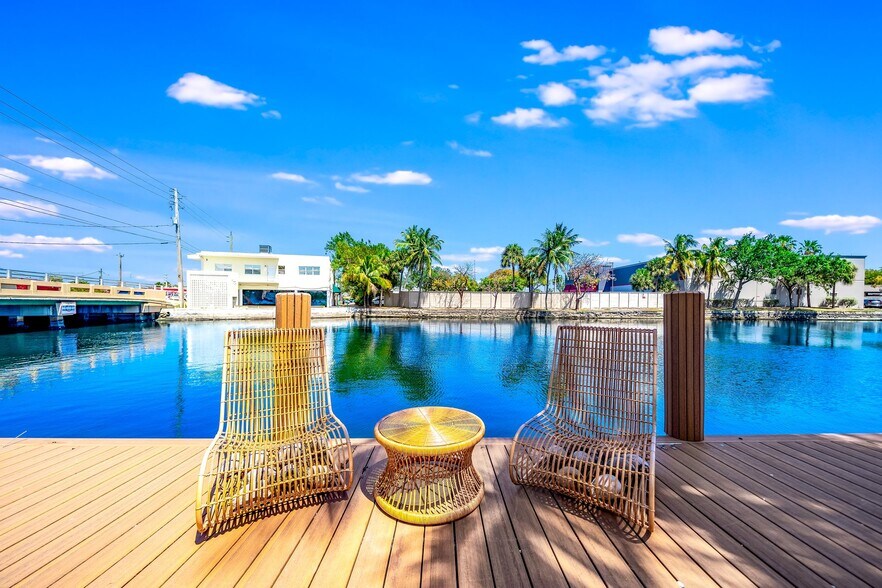 More Photos Of 2200 NE 26th St, Wilton Manors Office For Sale