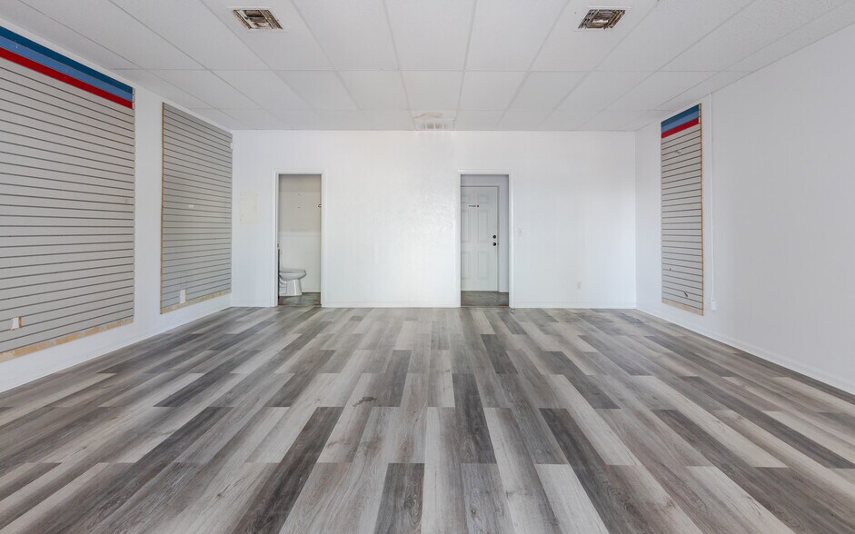 More Photos Of 1520 SE 46th Ln, Cape Coral Freestanding For Lease