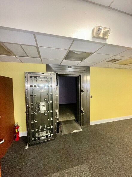 More Photos Of 223 Independence St, Perryopolis Bank For Lease