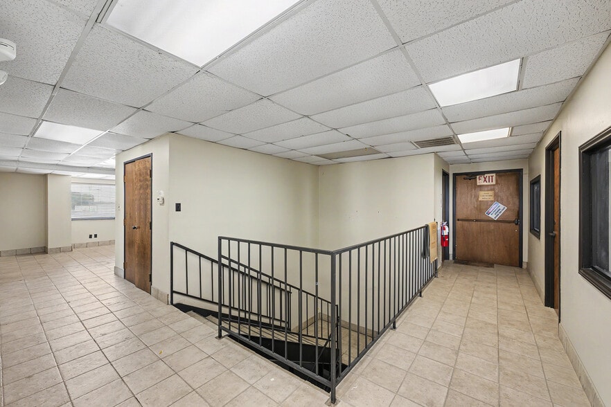 More Photos Of 3807 Oates Rd, Houston Showroom For Lease