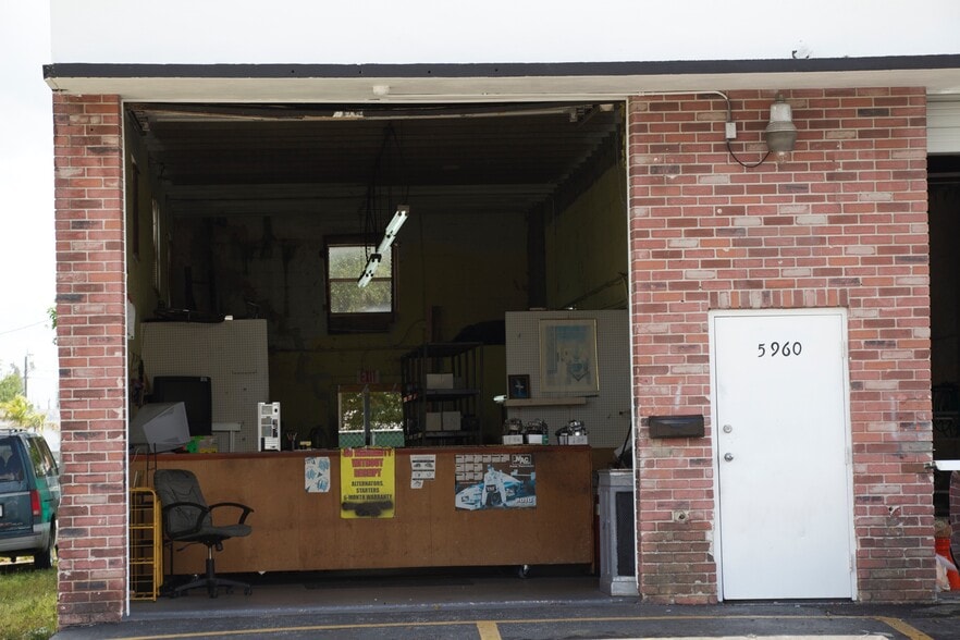 More Photos Of 5960-5992 SW 23rd St, West Park Showroom For Sale