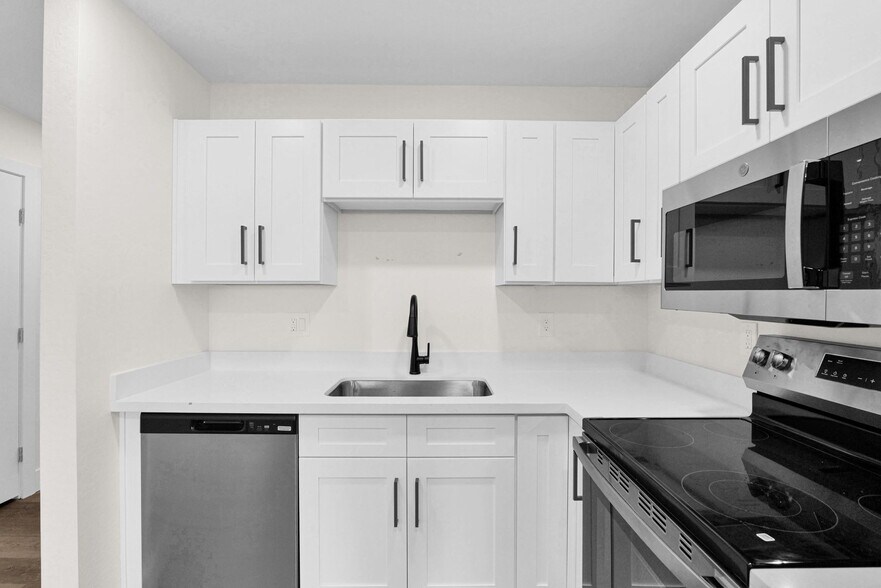 More Photos Of 410 W Hadley St, Phoenix Apartments For Sale