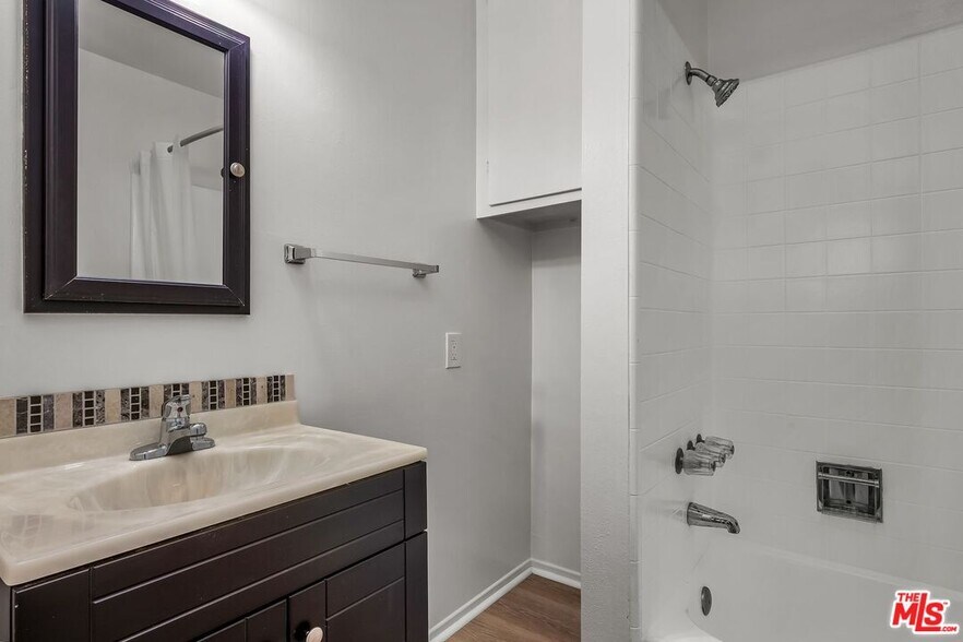 More Photos Of 6515 Vista del Mar, Playa Del Rey Apartments For Sale