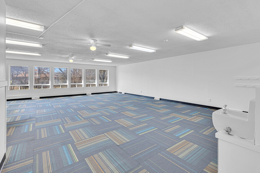 More Photos Of 205 Southbrook Pky, Kearney Daycare Center For Sale