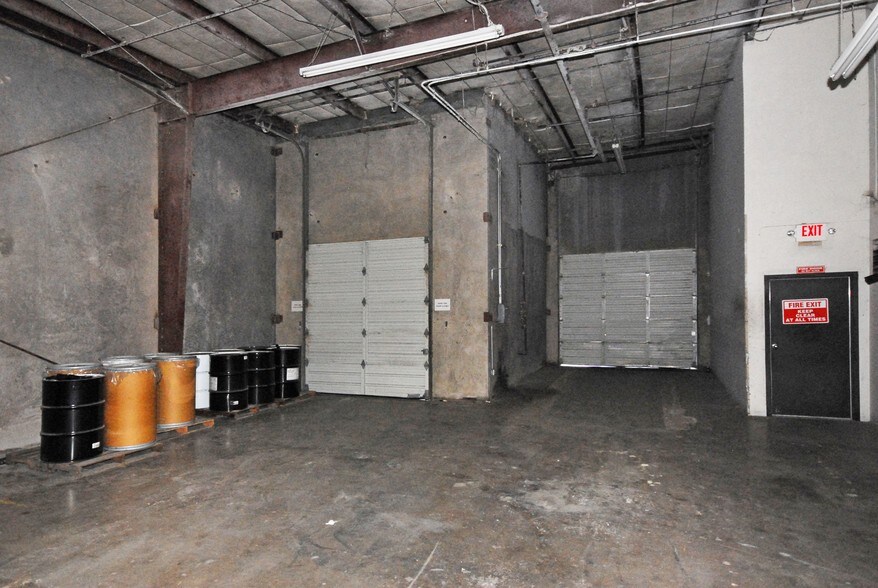 More Photos Of 1410 Vinylex Dr, Carrollton Manufacturing For Lease