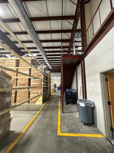 More Photos Of 15 Park Dr, Franklin Manufacturing For Lease