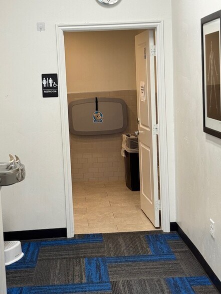 More Photos Of 2758 Rasmussen Rd, Park City General Retail For Lease