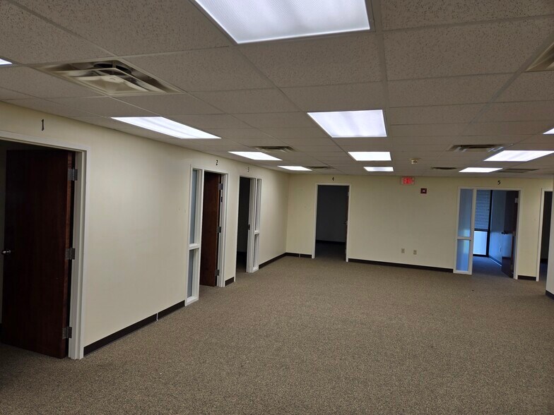 More Photos Of 1910 Lakeland Dr, Jackson Medical For Lease